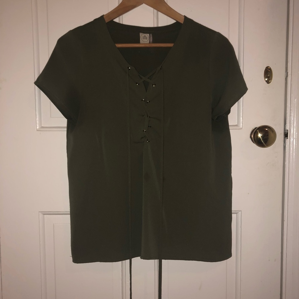 Green, criss-crossed, short sleeve